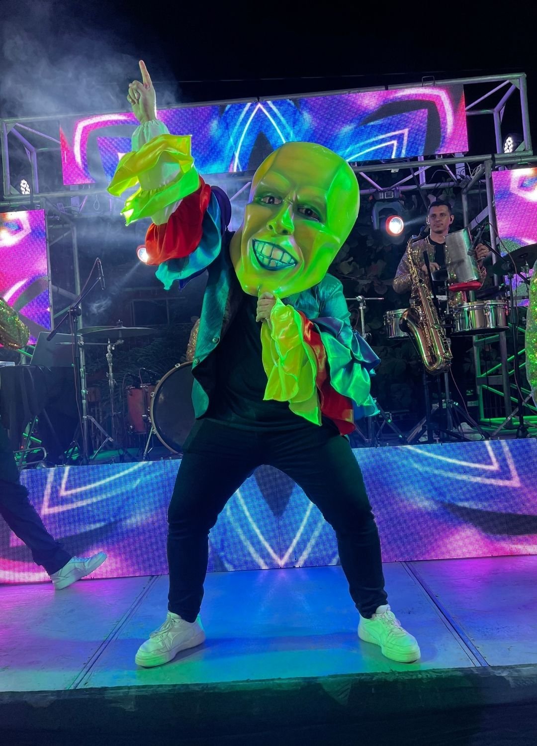 Máscara luminosa en el show