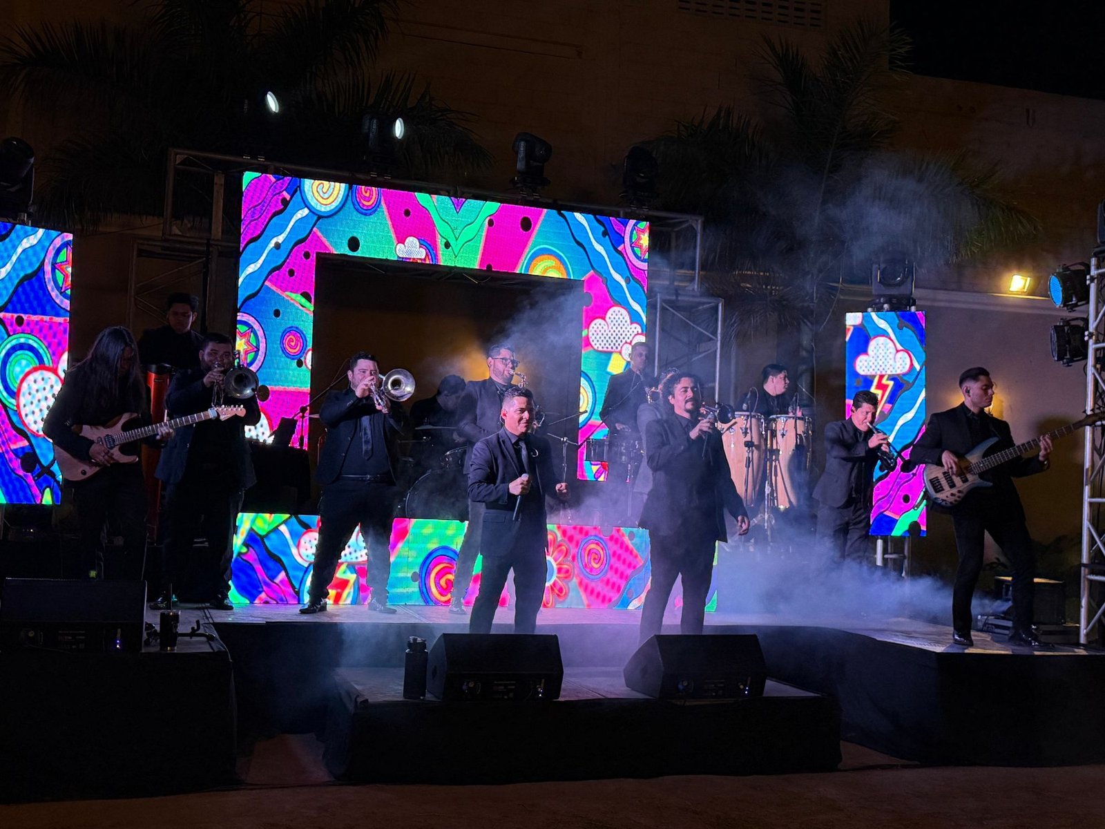 Presentación en vivo mostrando el repertorio musical de Sentido Contrario